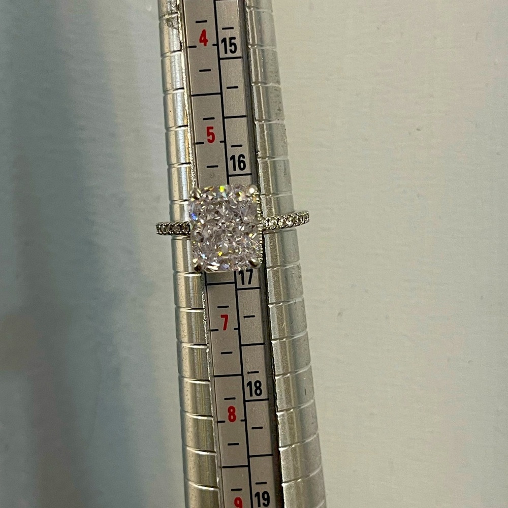 Hidden halo size 6 cz ring